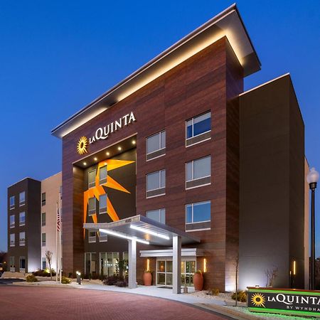 La Quinta Inn & Suites By Wyndham Locust Grove Exterior photo