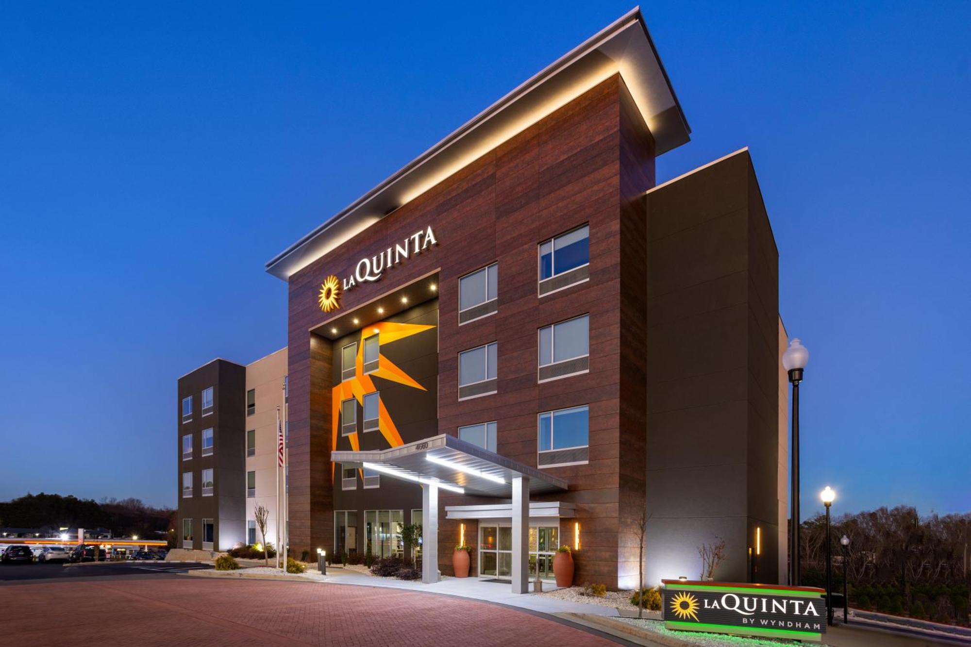 La Quinta Inn & Suites By Wyndham Locust Grove Exterior photo