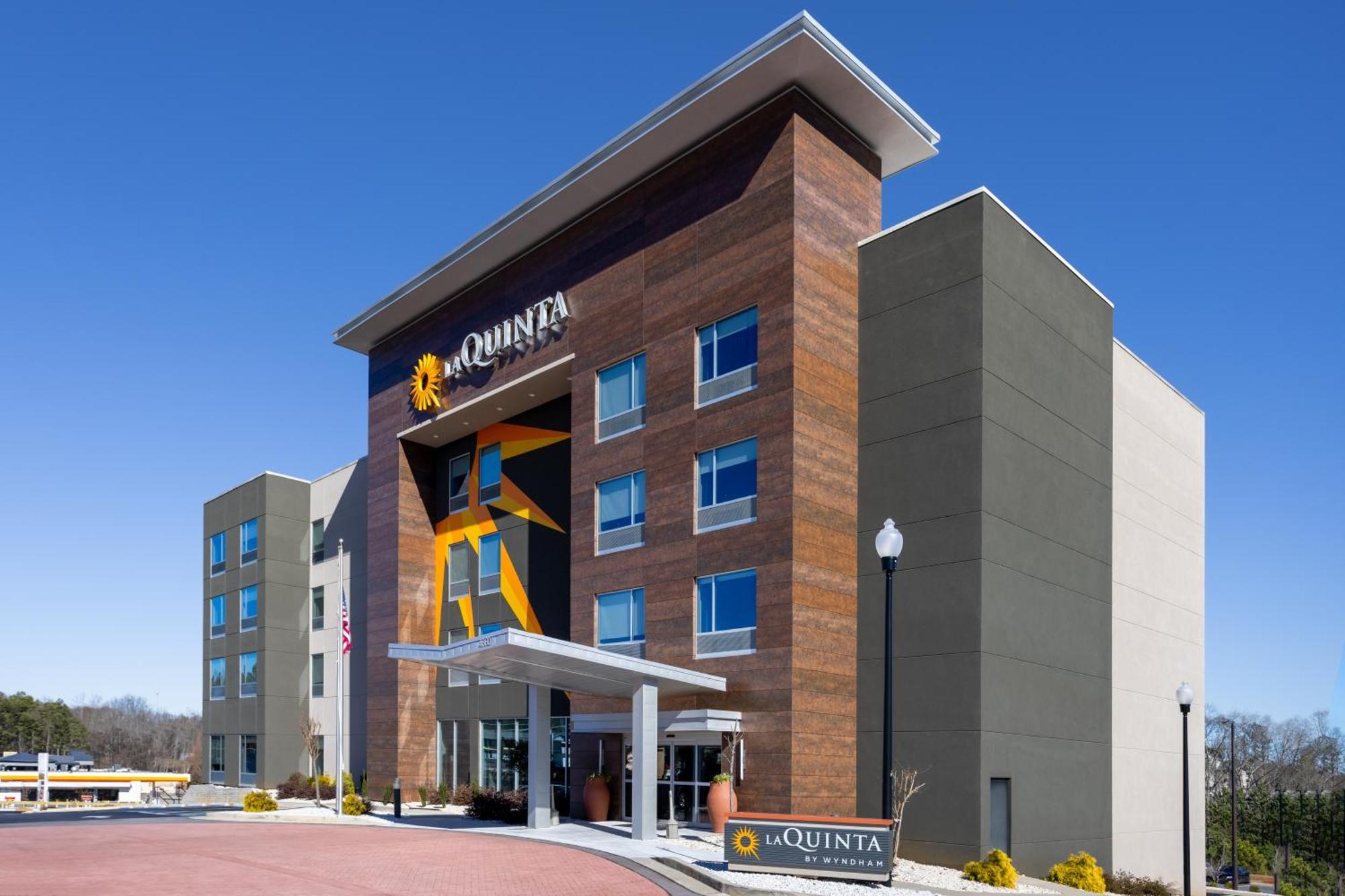 La Quinta Inn & Suites By Wyndham Locust Grove Exterior photo